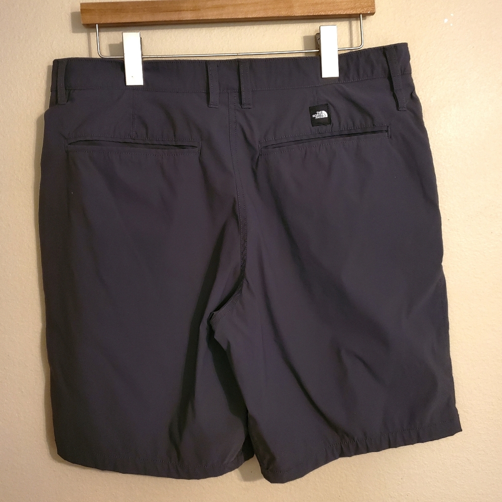 THE NORTH FACE Dark Gray Nylon Gorpcore Performance Chino Shorts Men's Size 34 - Picture 4 of 9
